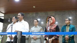 Plt. Kepala BPS, Amalia Adininggar Widyasanti, dan Mentan Andi Amran Sulaiman pada penandatanganan MoU antara Kementerian Pertanian dengan Badan Pusat Statistik di Kantor Pusat Kementan. (Dok Kementerian Pertanian)